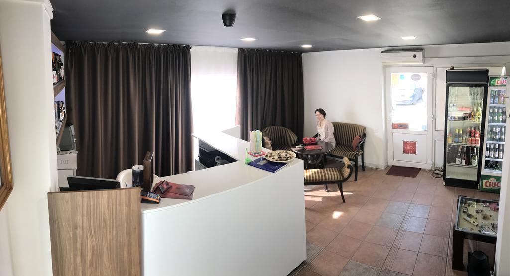 蒙卡普利斯酒店 布加勒斯特 外观 照片